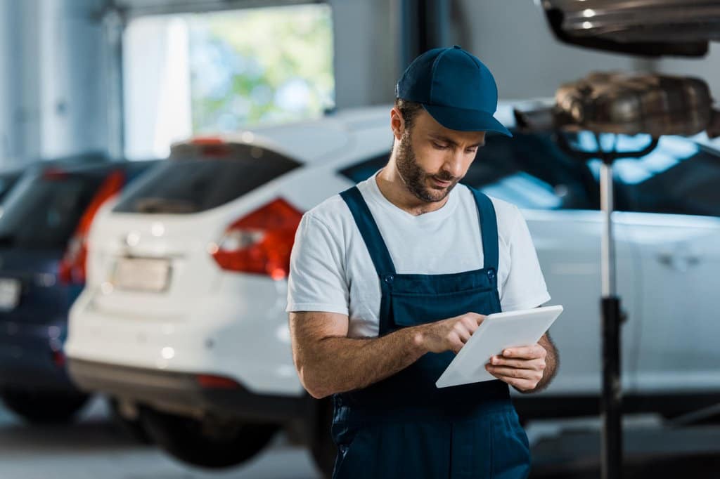 Car-Insurance-Roadside-Assistance-Vehicle